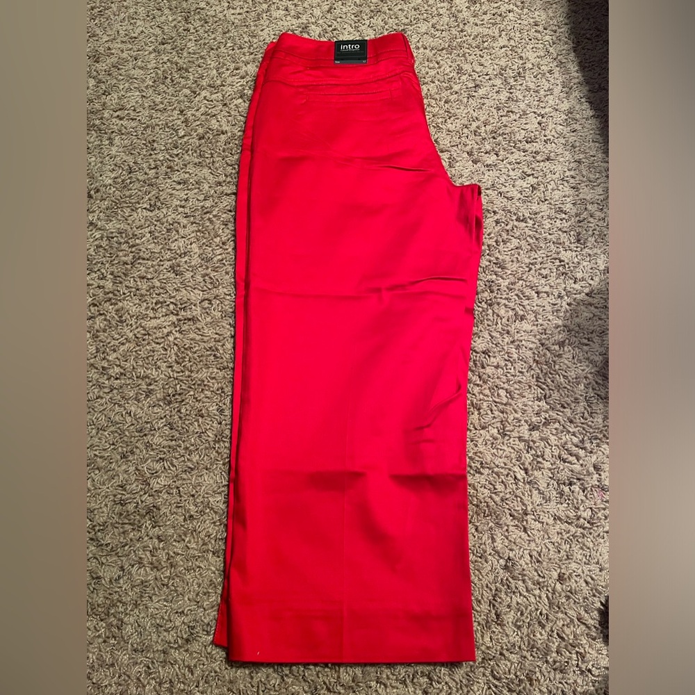 NWT INTRO Have you tried INTRO to Casual Elegance Capris? Ladies stretch Red NEW - Picture 2 of 14